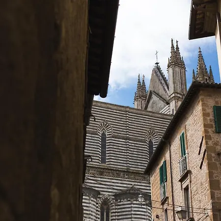 Ad Un Passo Dal Duomo Apartment